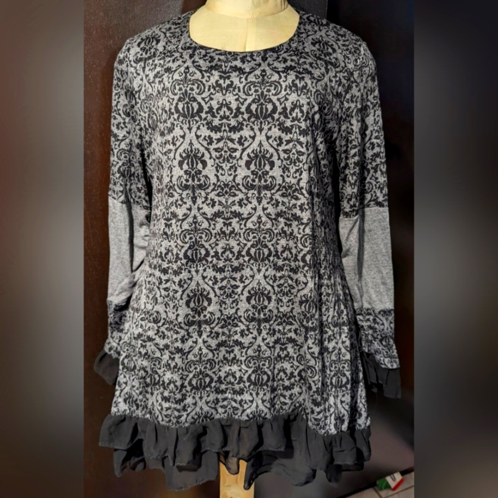 Tunic/Mini dress style long sleeve top